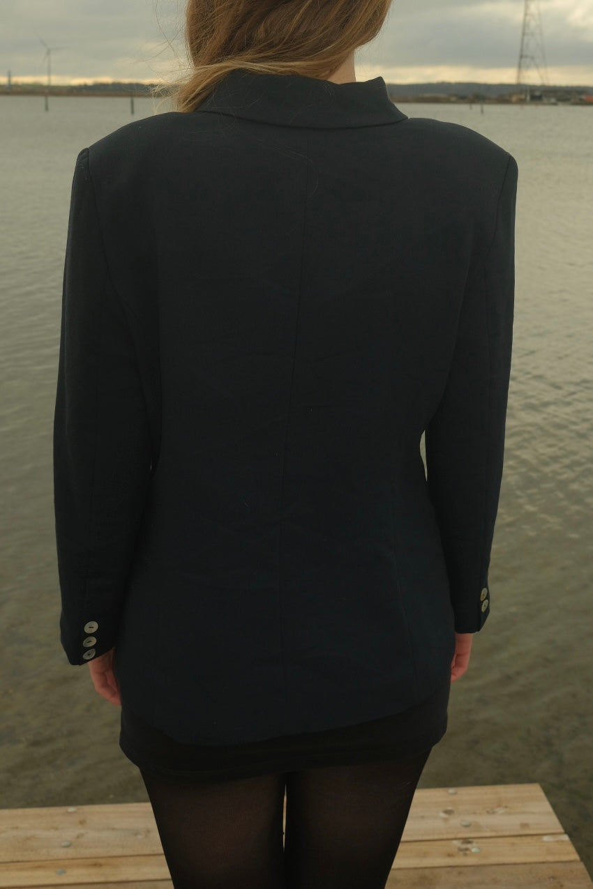 Blue blazer with mother-of-pearl buttons
