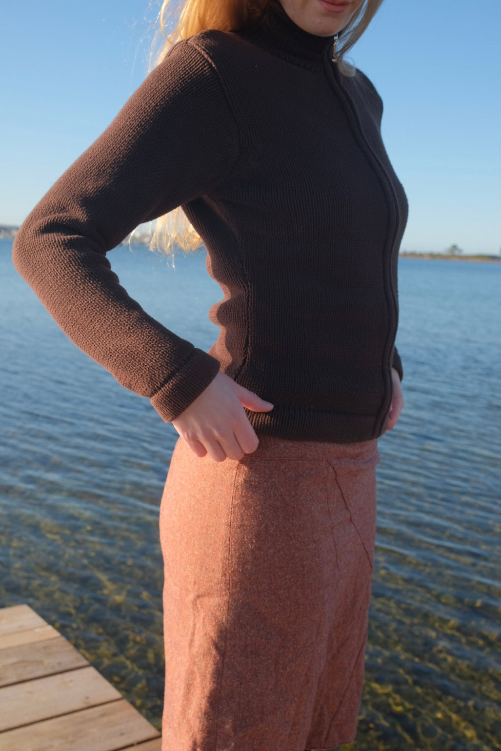 Brown knitted sweater with zipper