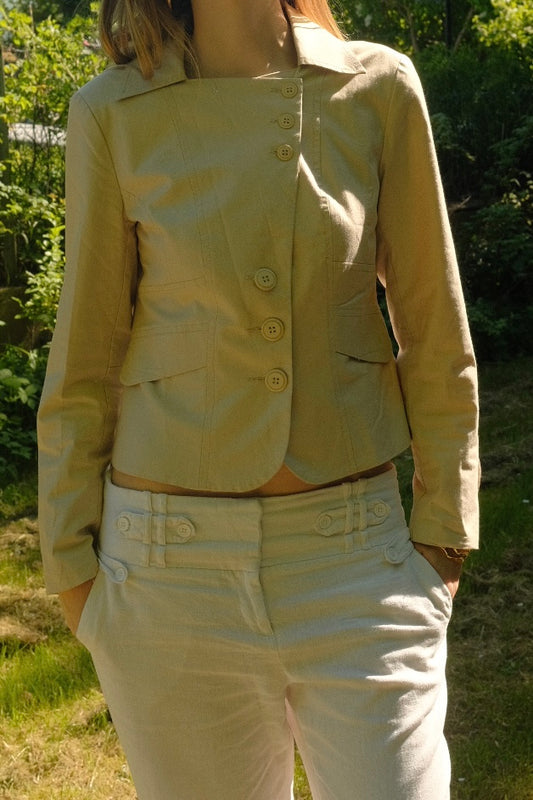 Blazer med asymmetrisk lukning