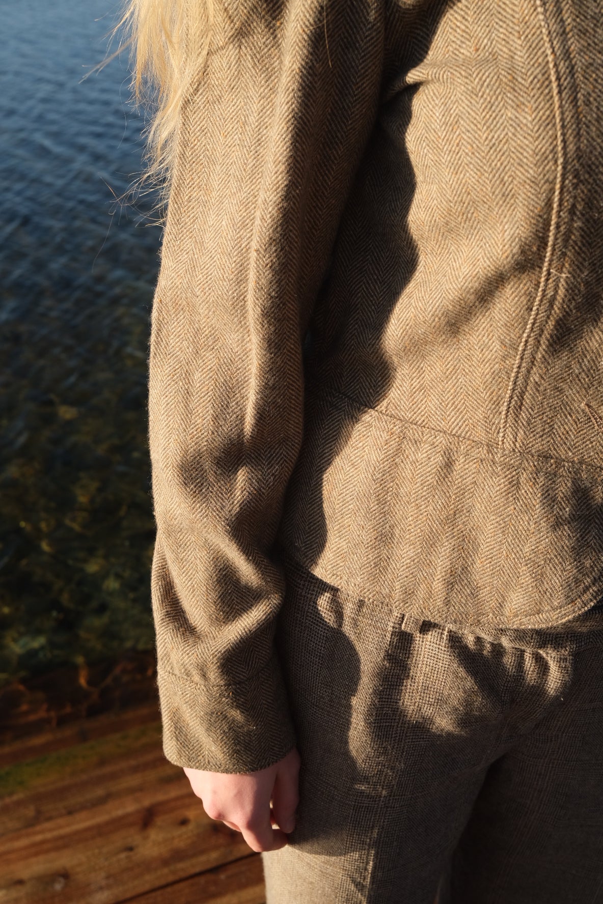 Grey wool blazer with hooks