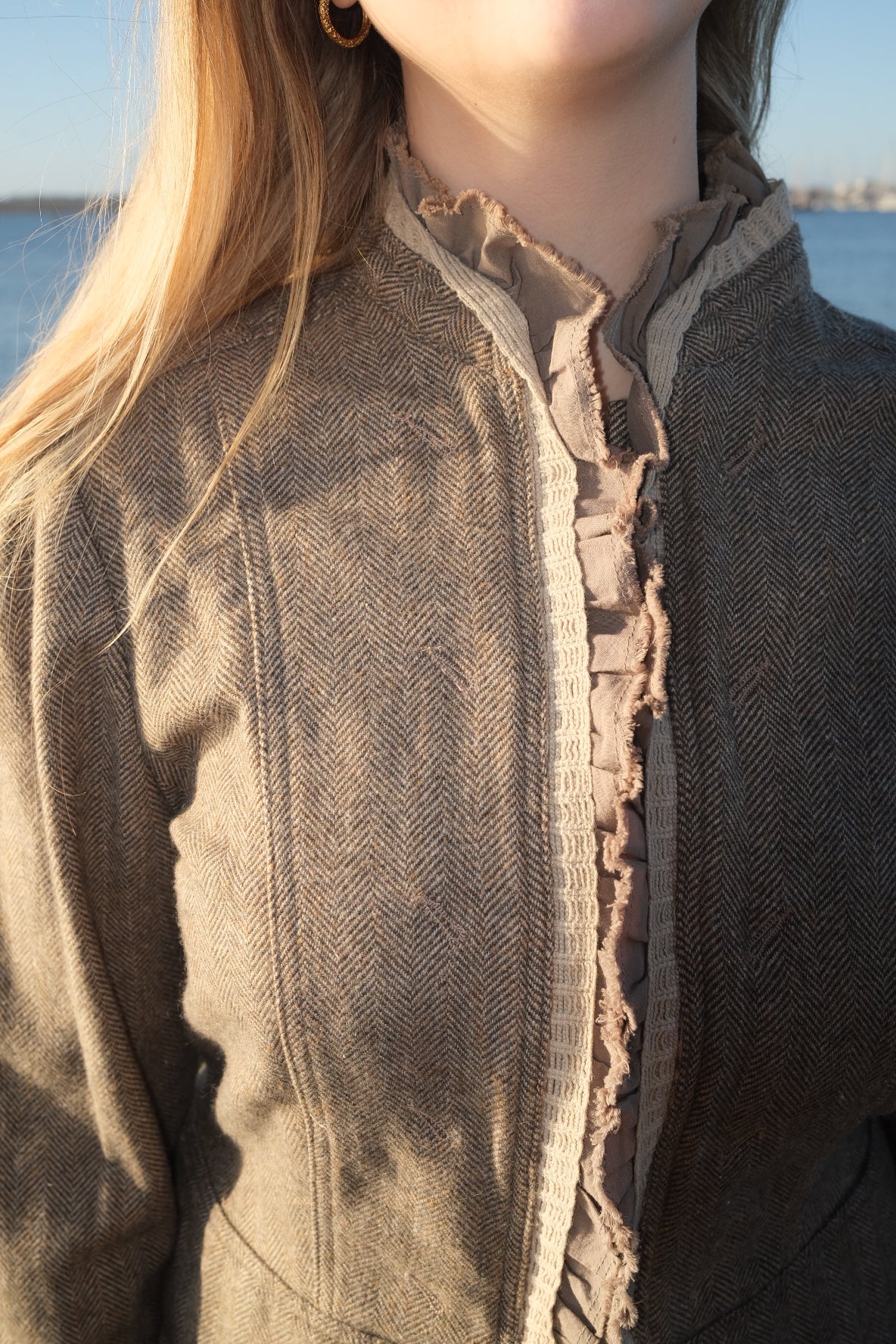 Grey wool blazer with hooks
