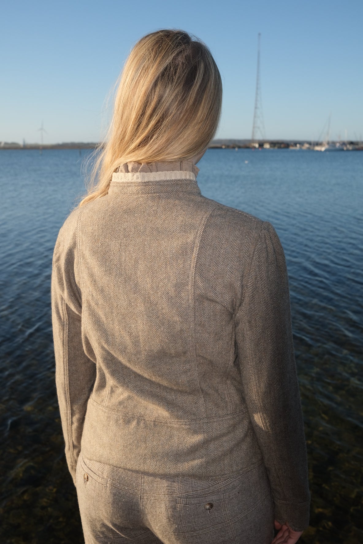 Grey wool blazer with hooks