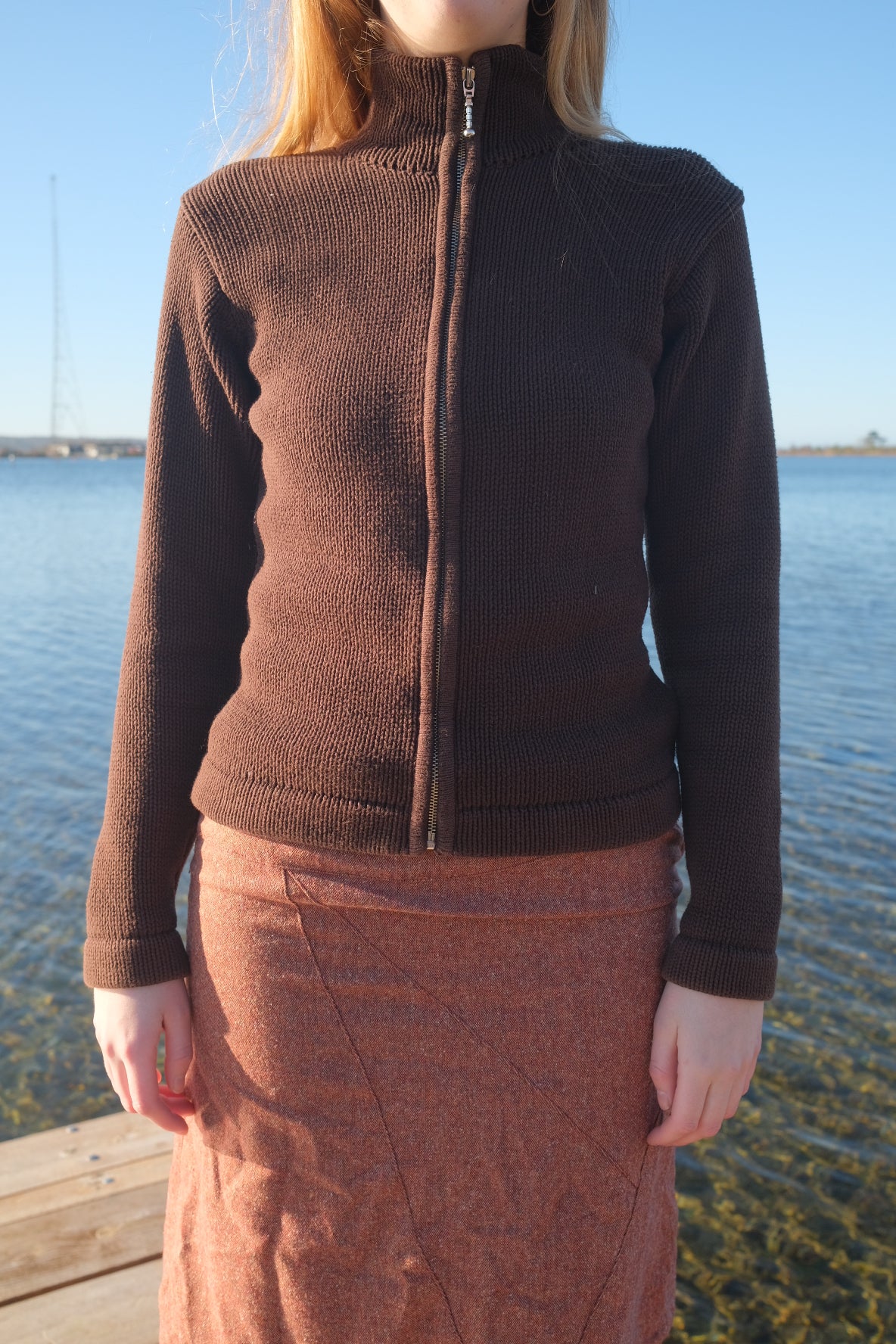 Brown knitted sweater with zipper