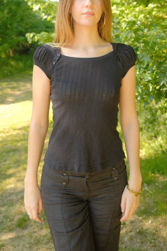 Sort top med pointelle-detaljer