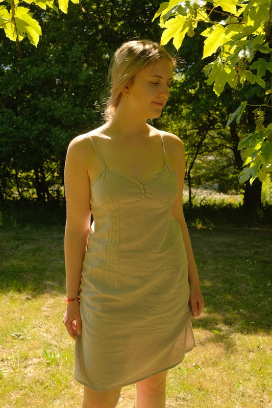 Lys hørkjole